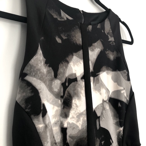 ✨3/$30✨ FLORAL B&W ALINE SLEEVELESS DRESS - Picture 2 of 5